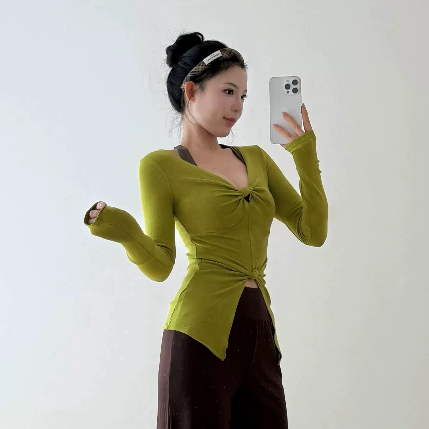 レディースVネックヨガトップ、長袖ダブルノットスリムフィット - Pilates V Yoga のレビューと価格