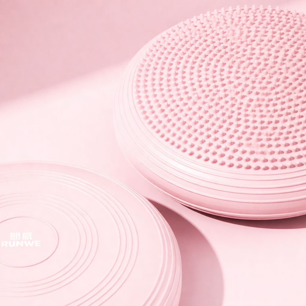 空気で膨らませて使用する、バランス感覚を養うクッション。ヨガ - Exercise Disc Inflatable のレビューと価格