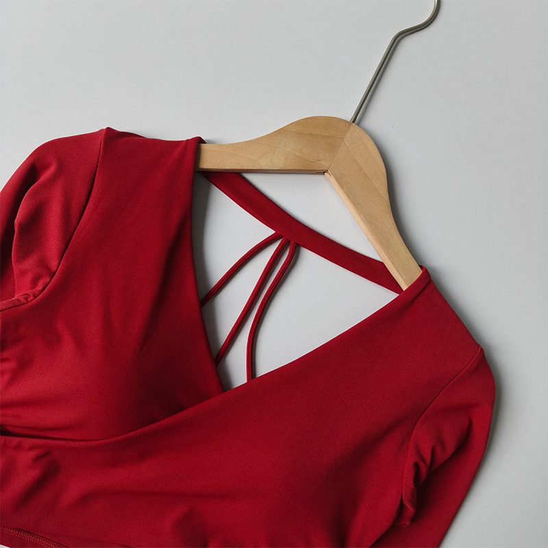 ジムデザインのVネック長袖クロスオーバースポーツTシャツ、女 - Pilates V Yoga のレビューと価格